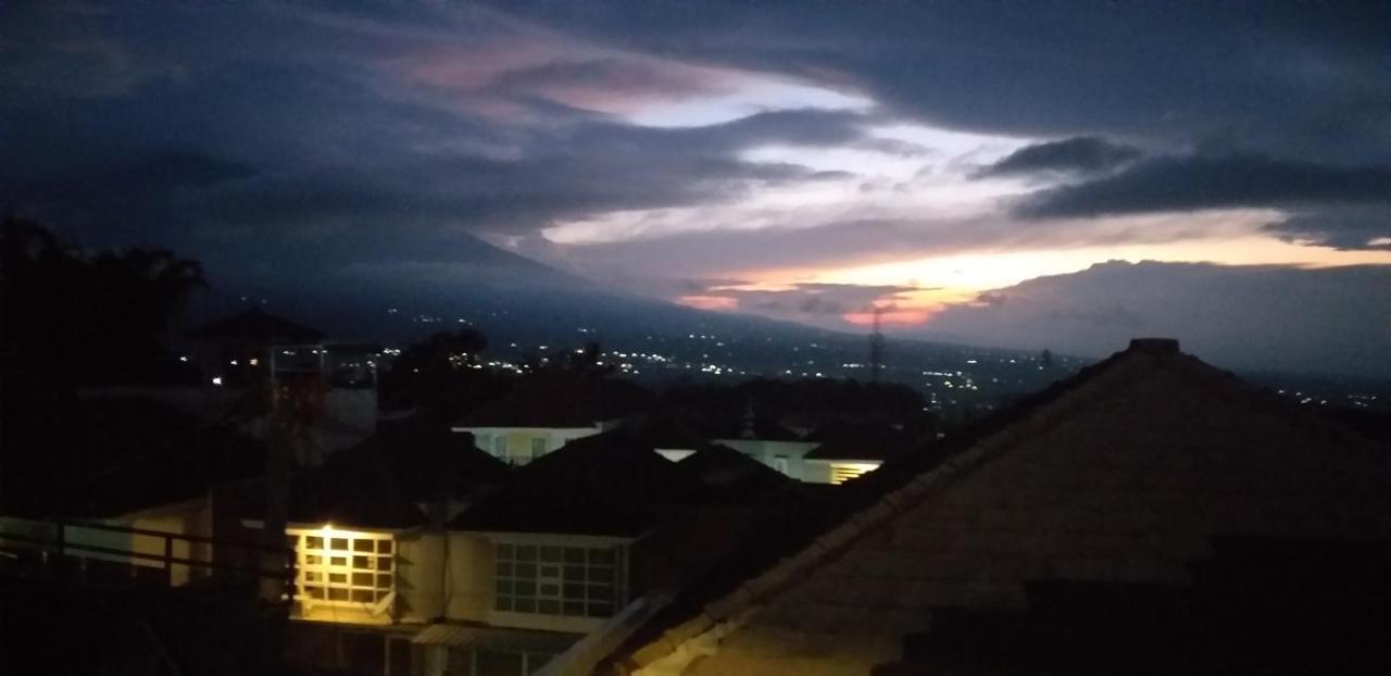 Oemah Arma Rinjani Villa Batu  Luaran gambar